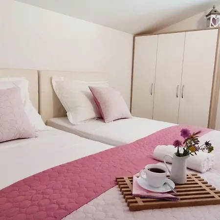 White Rose * Kaštela