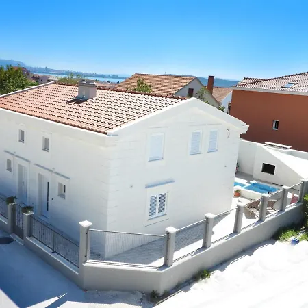 Villa White Rose