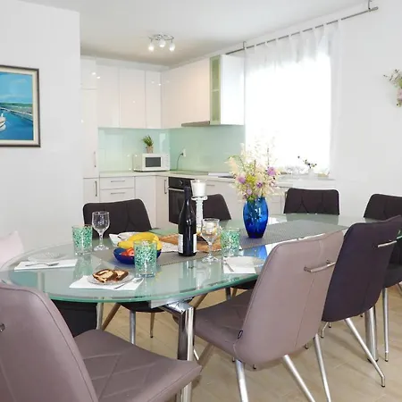 White Rose * Kaštela